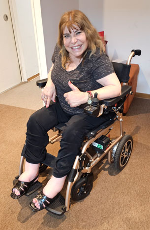 Gina: "Mi silla de ruedas eléctrica representa libertad total, equidad y un universo infinito de oportunidades."